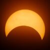 Heute: Im Lichtkreis zu Neumond / Sonnenfinsternis